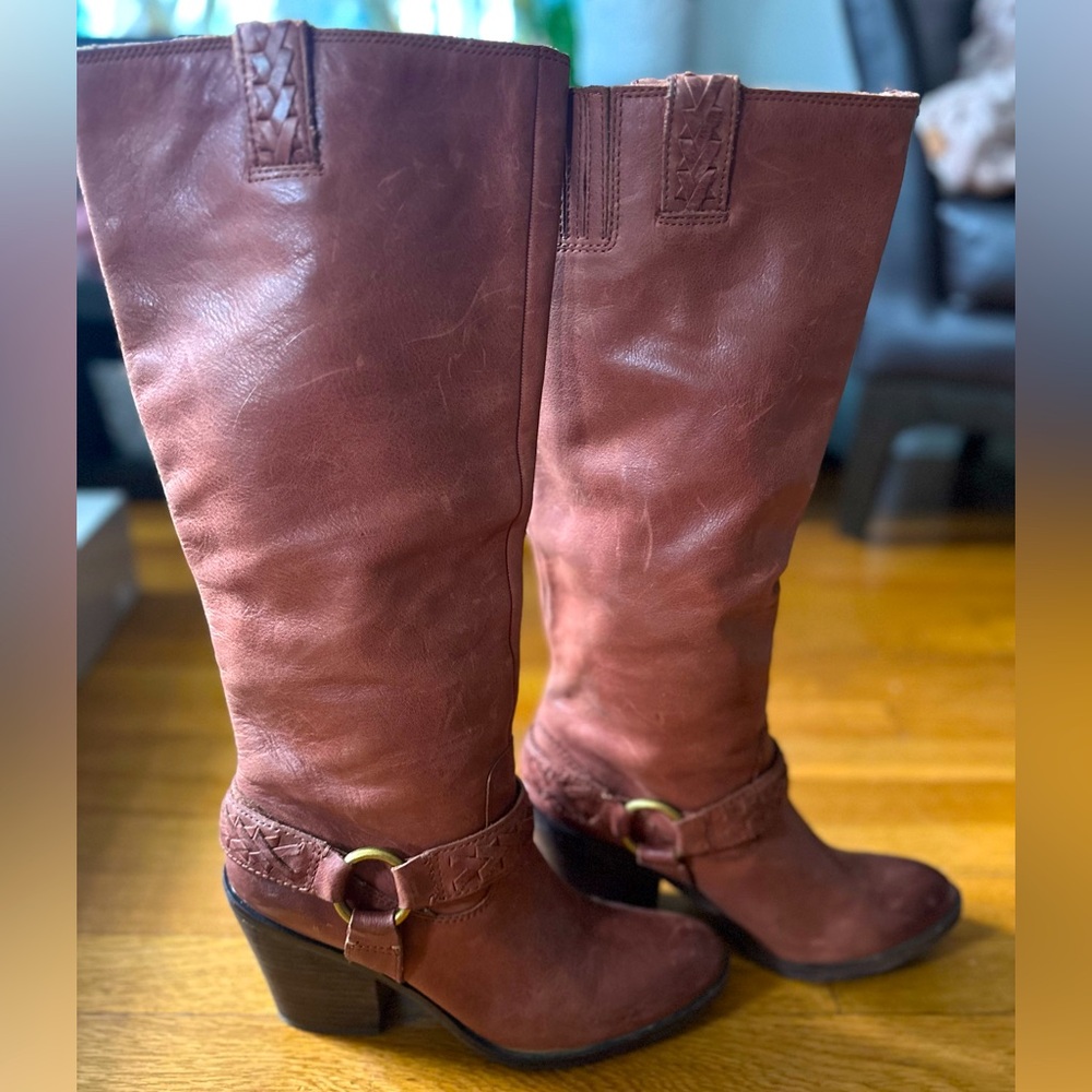 Lucky Brand - Knee high pull on boot - 10M